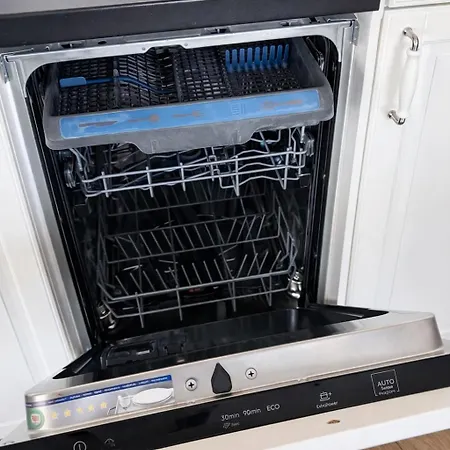 New 1 - Self Check In, Free Parking