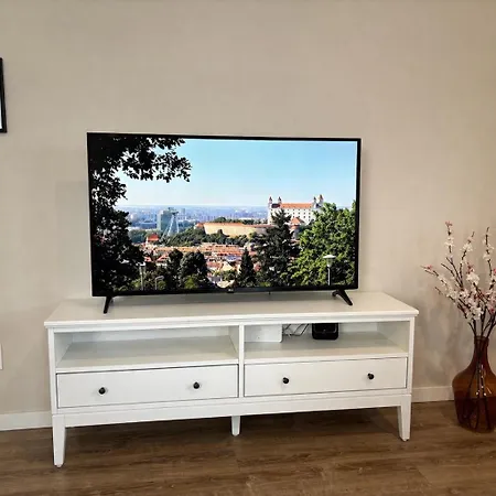 New 1 - Self Check In, Free Parking *