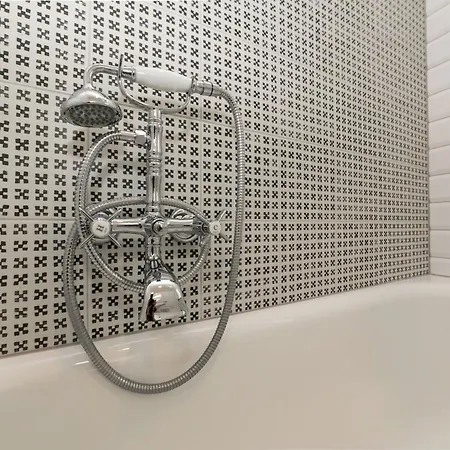 New 1 - Self Check In, Free Parking *