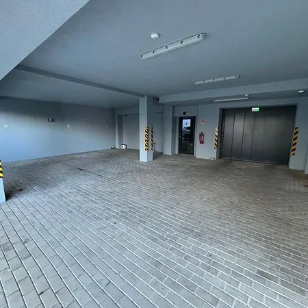 New 1 - Self Check In With Parking Included *