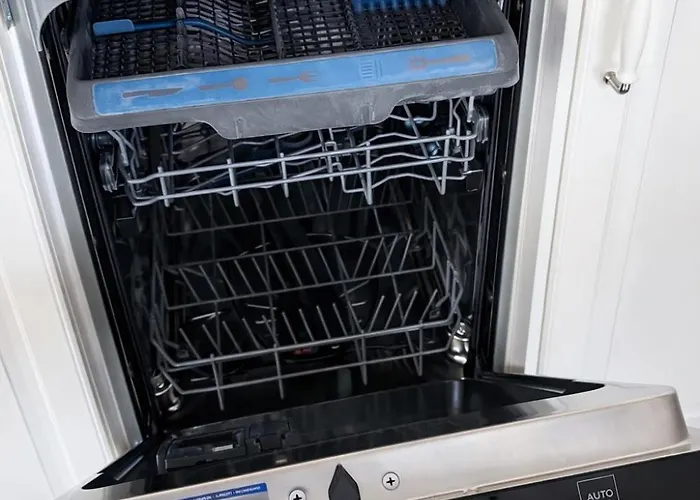 New 1 - Self Check In, Free Parking