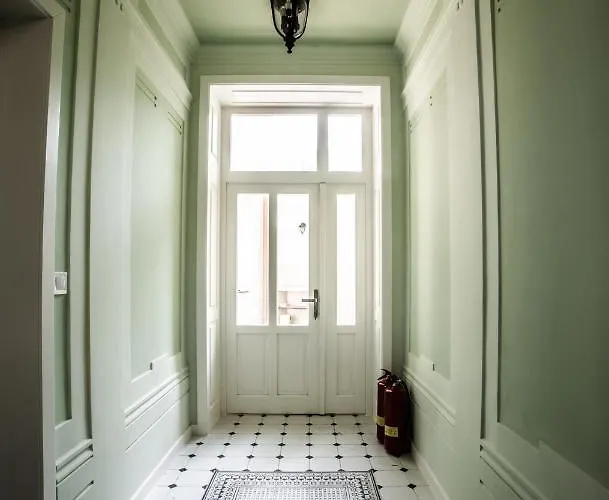 New 1 - Self Check In, Free Parking *