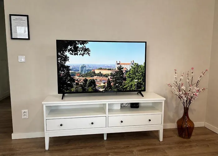 New 1 - Self Check In, Free Parking *